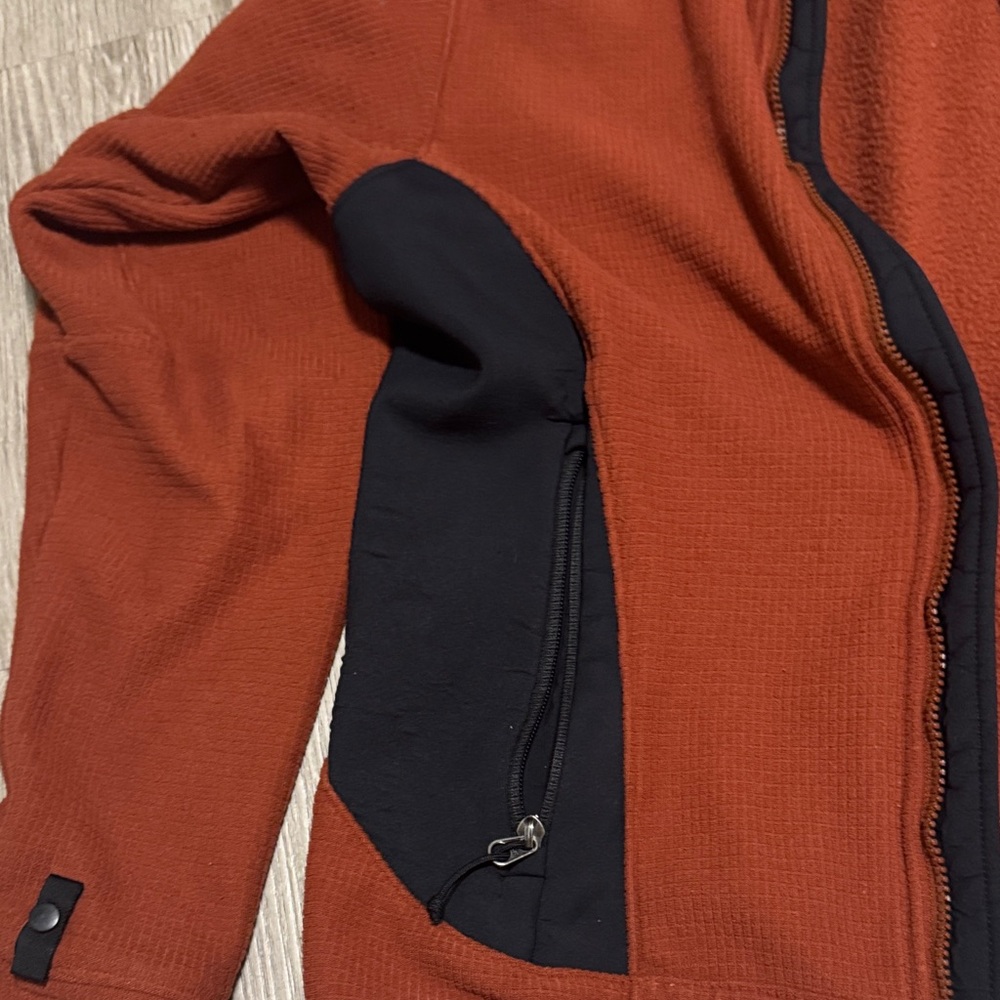 The North Face Men's Rust and black Performance Jacket - Picture 9 of 10